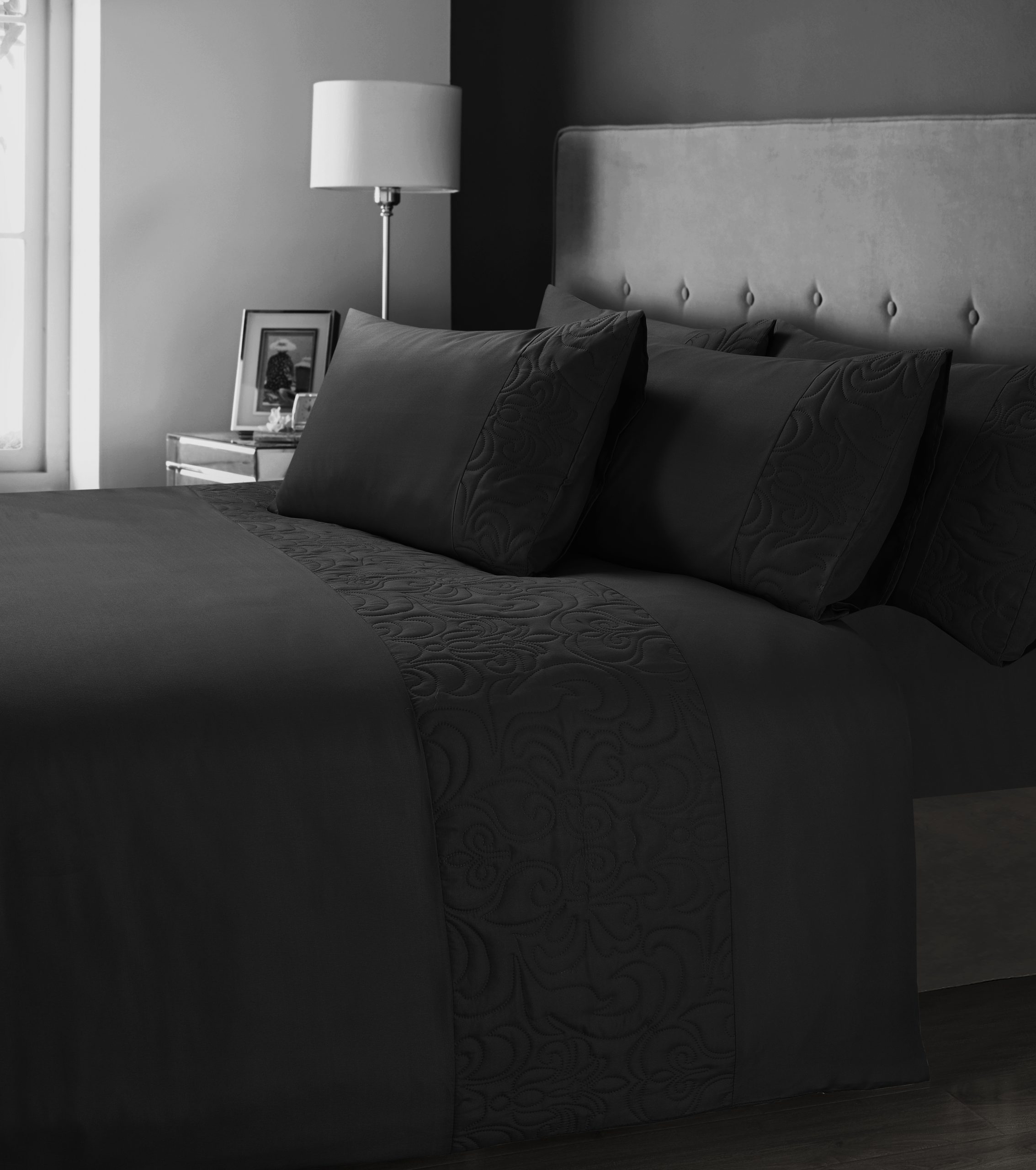 Luxury Damask VENEZIA Embossed (Black) Quilted Duvet Cover and Pillow Cases Bedding Payndoo Style